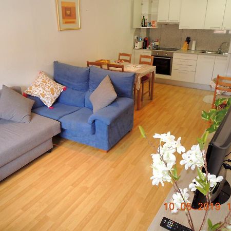 Apartament Besaluアパートメント エクステリア 写真