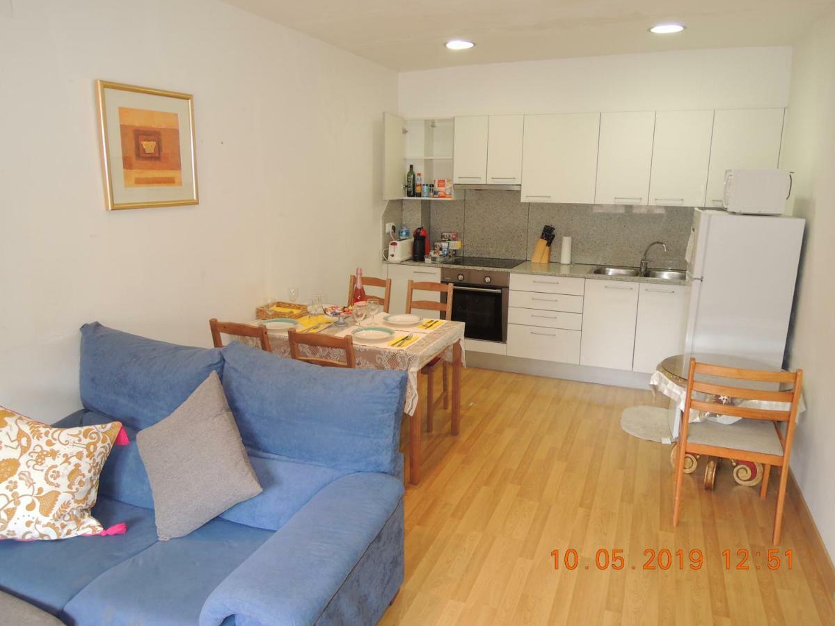 Apartament Besaluアパートメント エクステリア 写真