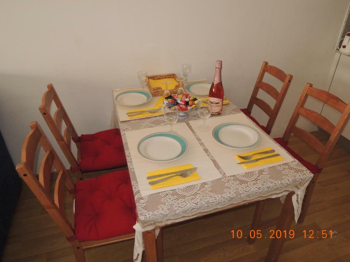 Apartament Besaluアパートメント エクステリア 写真