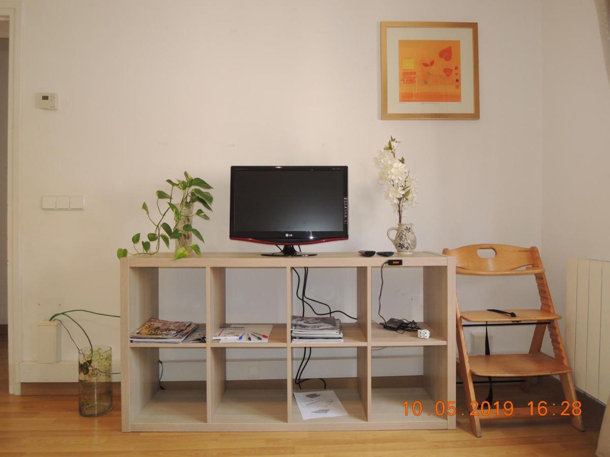 Apartament Besaluアパートメント エクステリア 写真