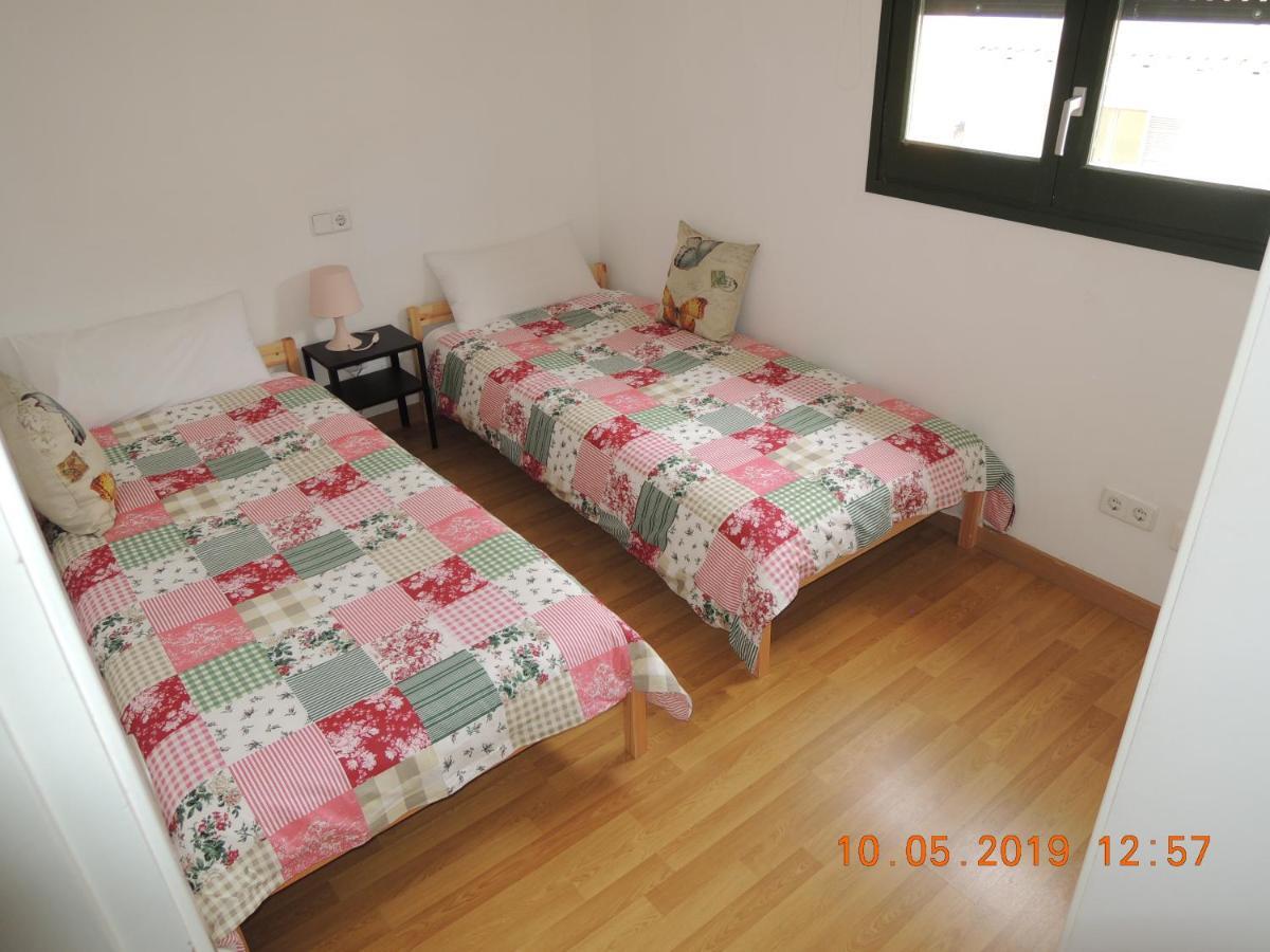 Apartament Besaluアパートメント エクステリア 写真