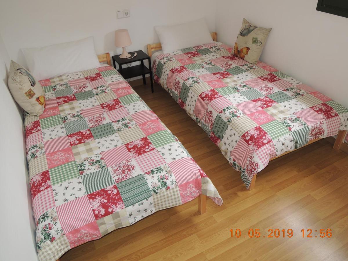 Apartament Besaluアパートメント エクステリア 写真